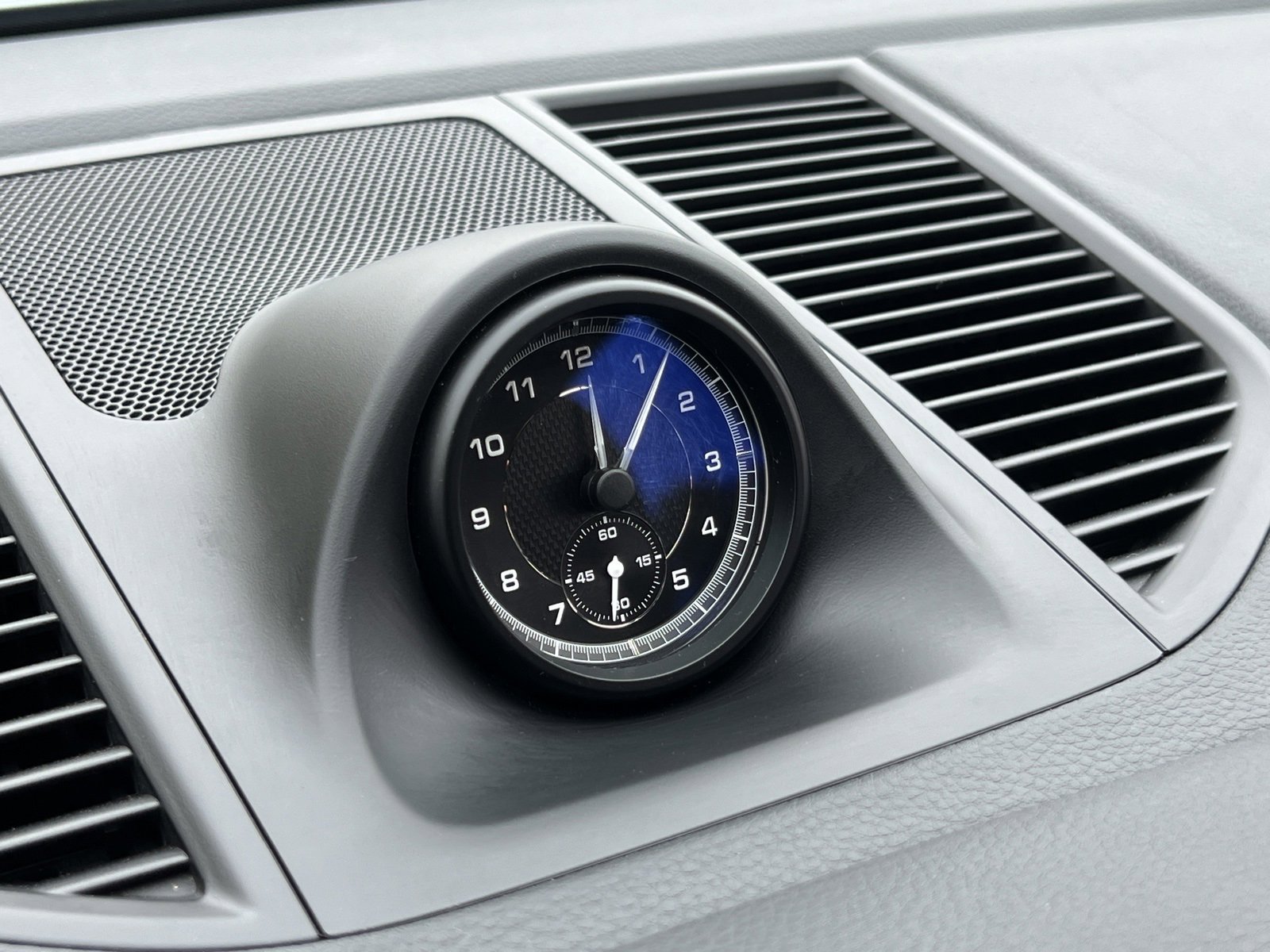 Certified 2025 Porsche Macan image 25