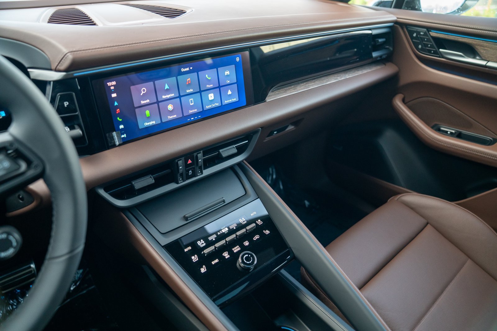 Certified 2025 Porsche Macan Turbo Electric AWD/4WD image 16