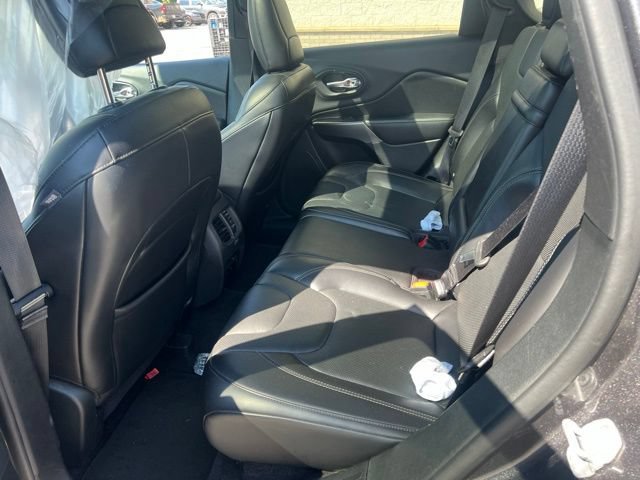 Used 2019 Jeep Cherokee Limited w/ Technology Group AWD/4WD image 16