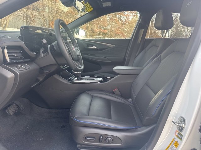 Used 2025 Buick Envista Sport Touring image 6