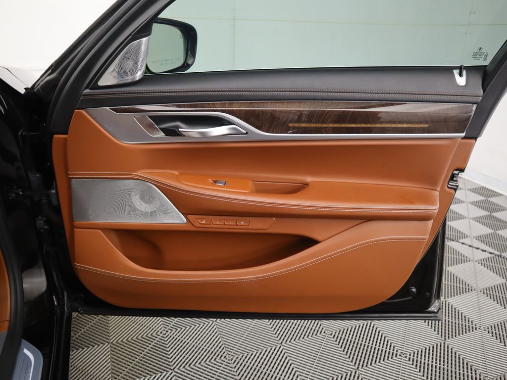 Used 2019 BMW 750i w/ Executive Package image 26