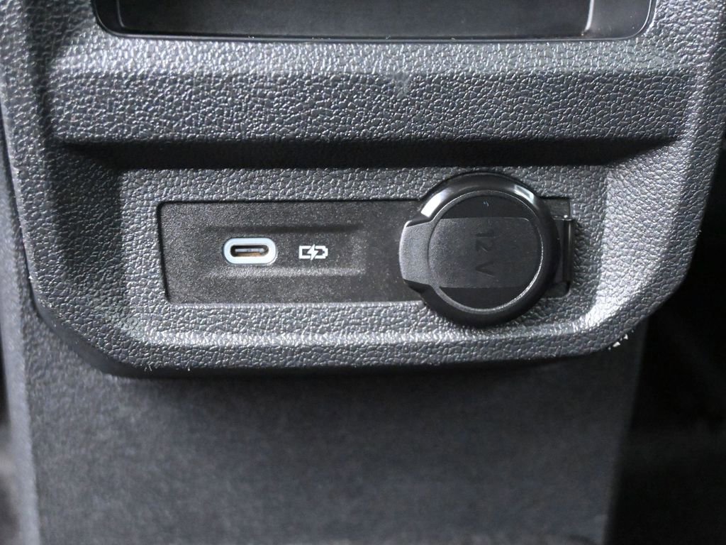 Used 2024 Volkswagen Tiguan SE image 16