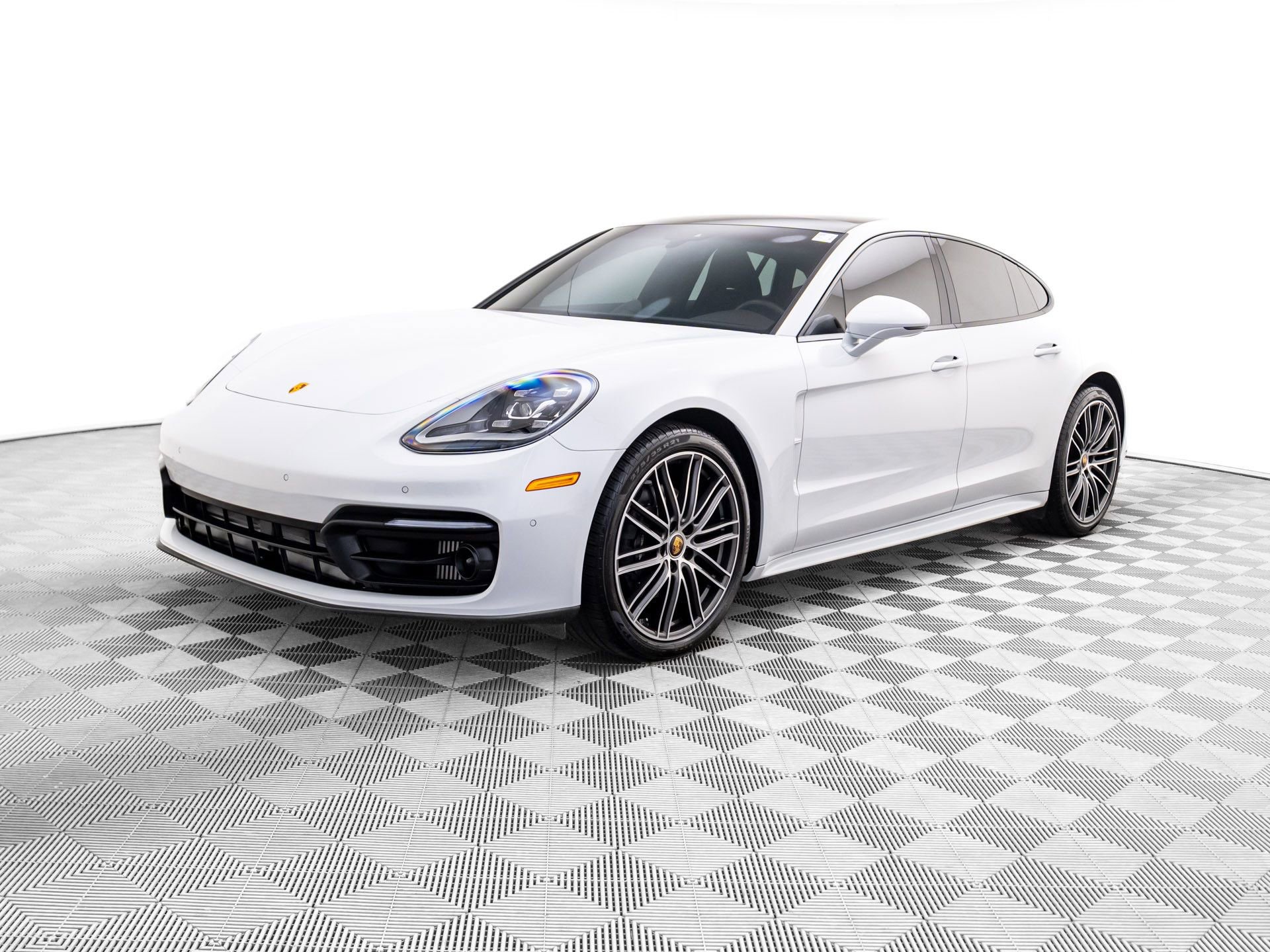 Certified 2023 Porsche Panamera 4 Platinum Edition image 1