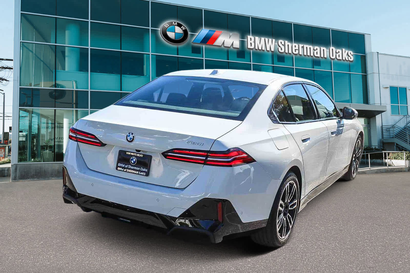 Used 2025 BMW 530i w/ M Sport Package image 4