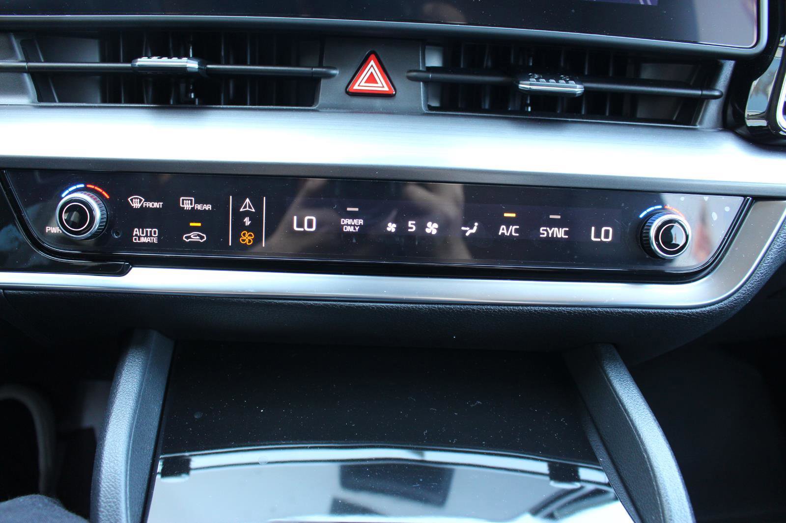 Used 2025 Kia Sportage EX image 25