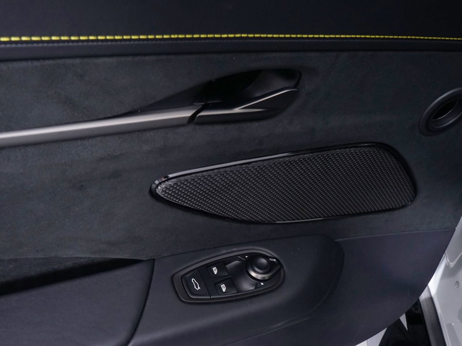 New 2026 Aston Martin V8 Vantage Coupe RWD image 19