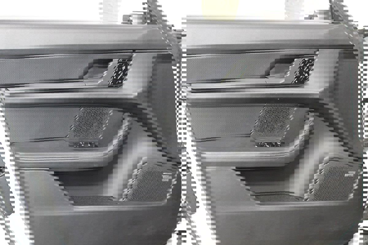 Used 2020 Porsche Taycan 4S image 7