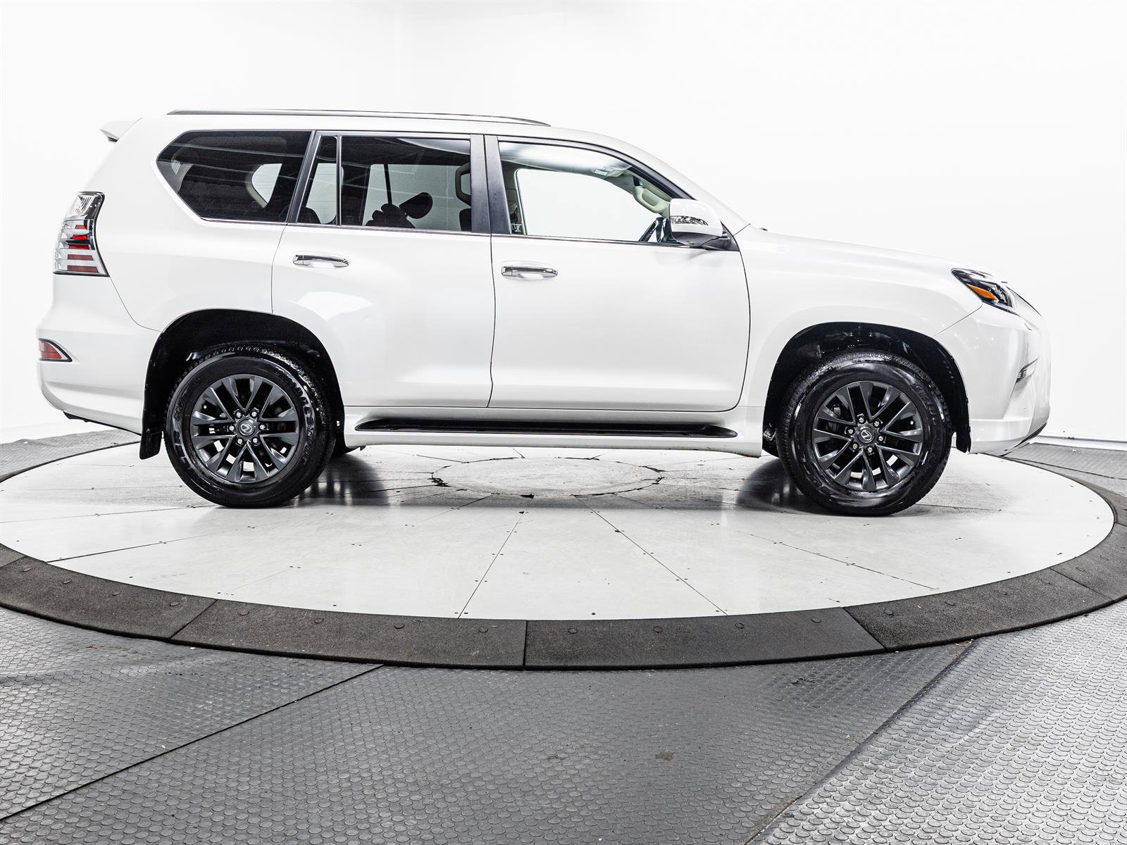 Used 2023 Lexus GX 460 Premium w/ Premium Package AWD/4WD image 14
