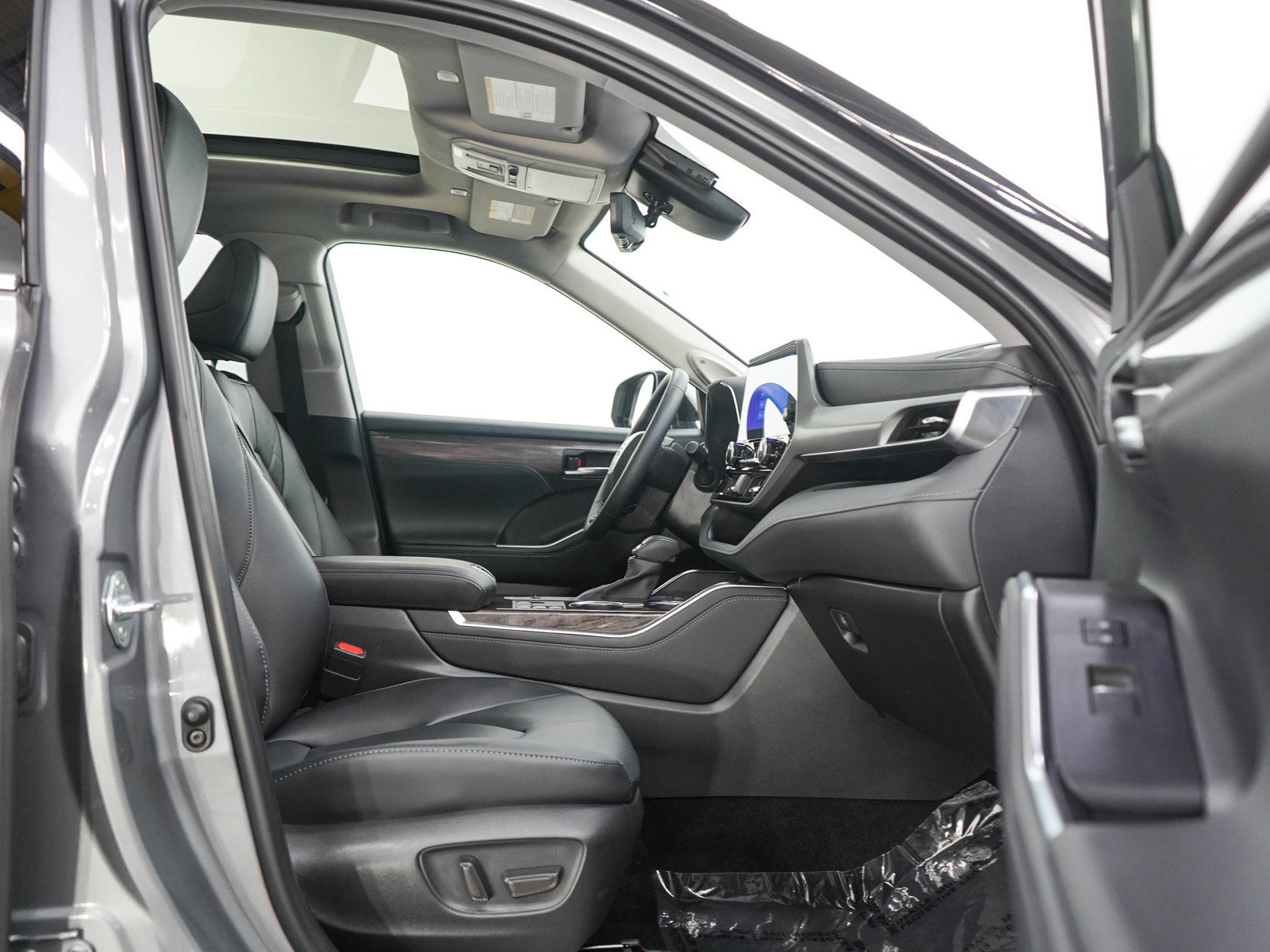 Used 2026 Toyota Highlander Platinum AWD/4WD image 11
