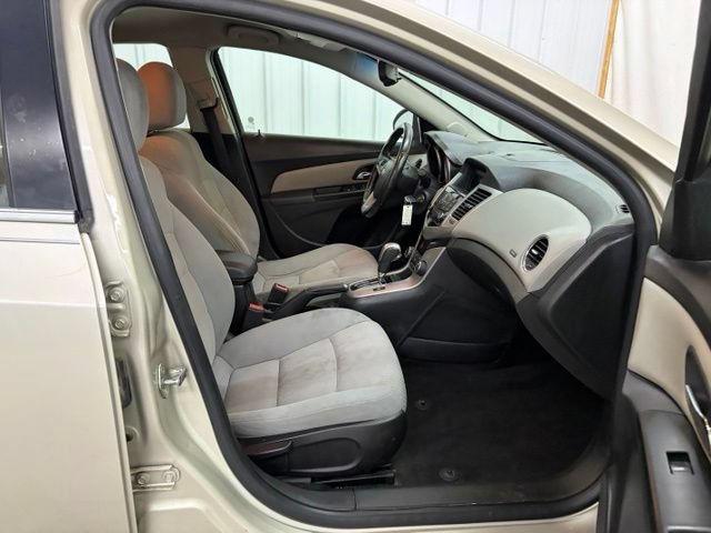 Used 2013 Chevrolet Cruze LT FWD image 18