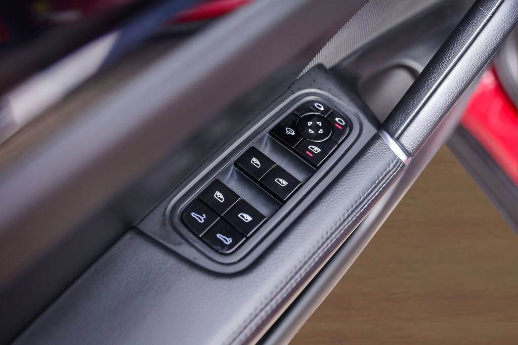 Used 2021 Porsche Cayenne image 24