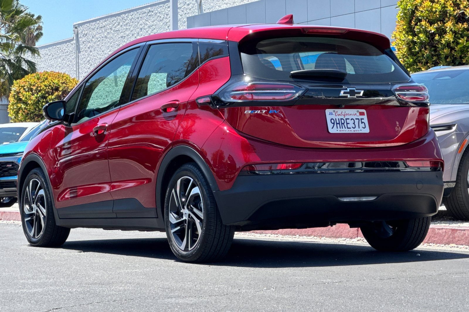 Used 2023 Chevrolet Bolt LT w/ Infotainment Package FWD image 7