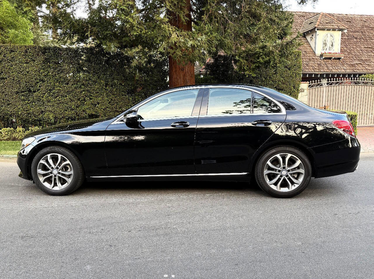 Used 2017 Mercedes-Benz C 300 Sedan image 4