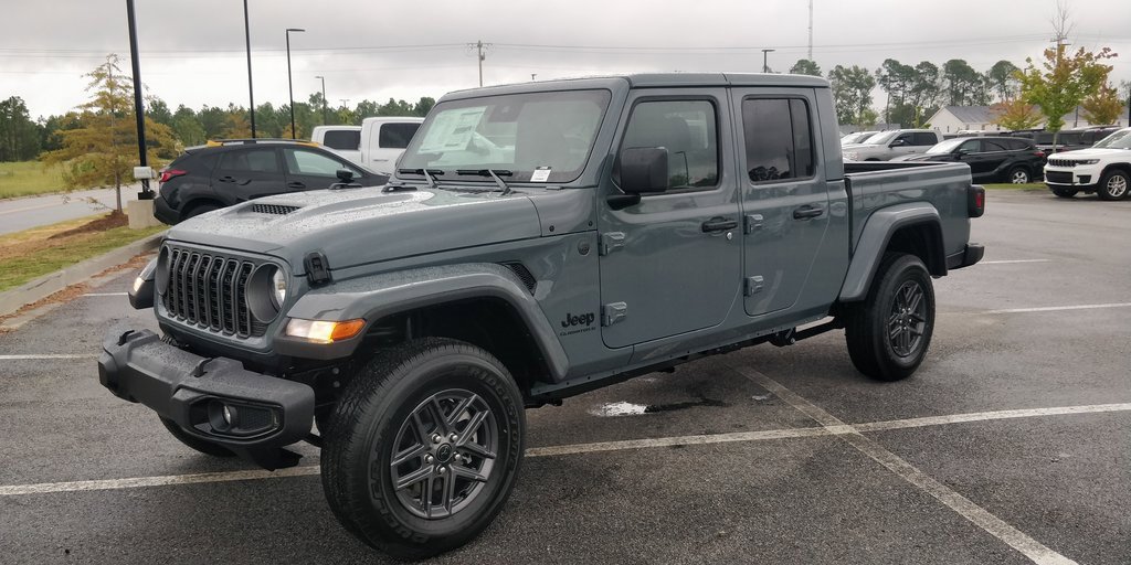 New 2025 Jeep Gladiator Sport image 51