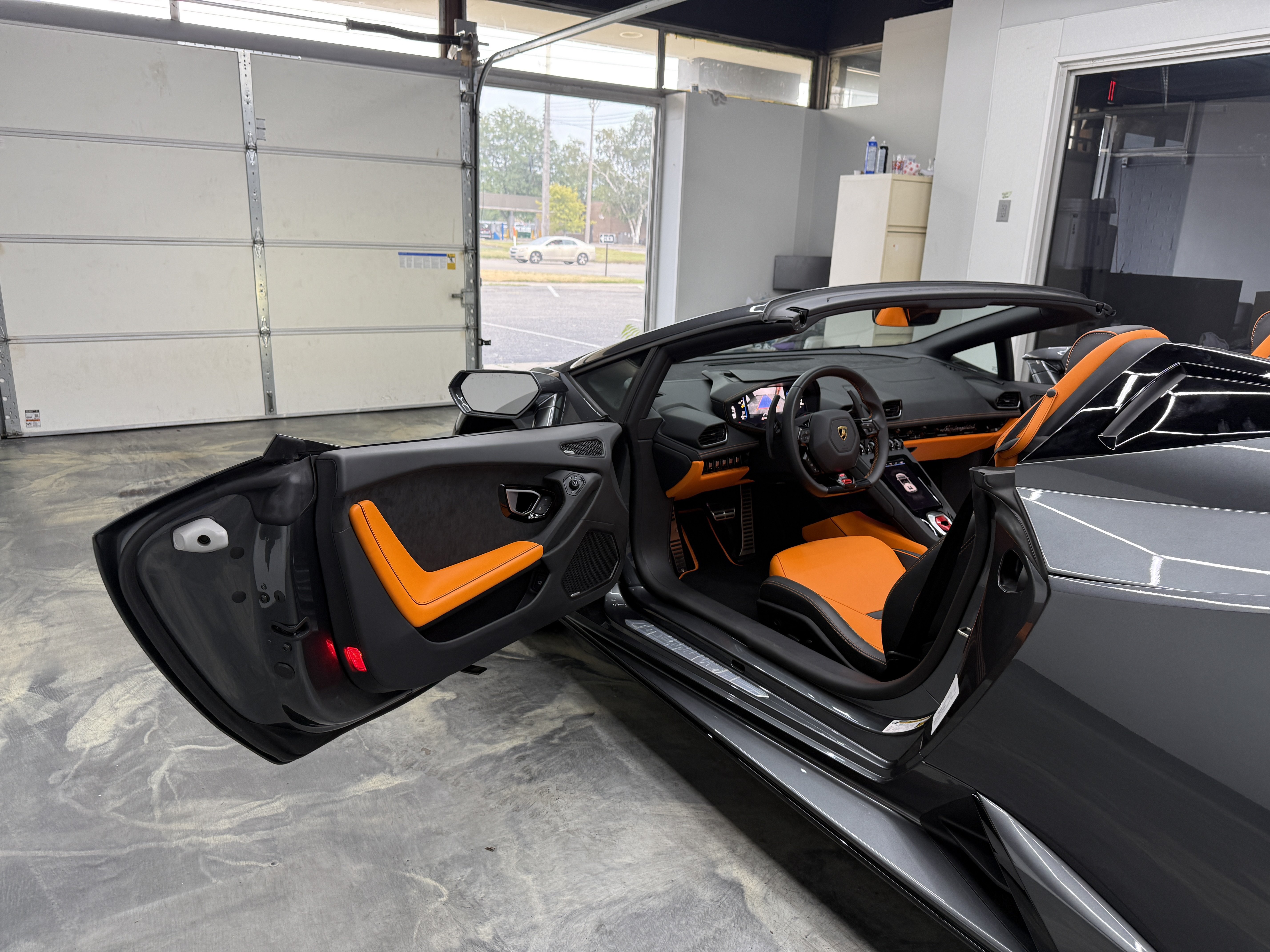 Used 2023 Lamborghini Huracan EVO RWD image 9