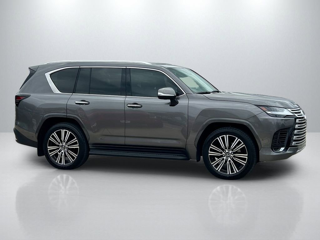 Used 2025 Lexus LX 700h Luxury image 4