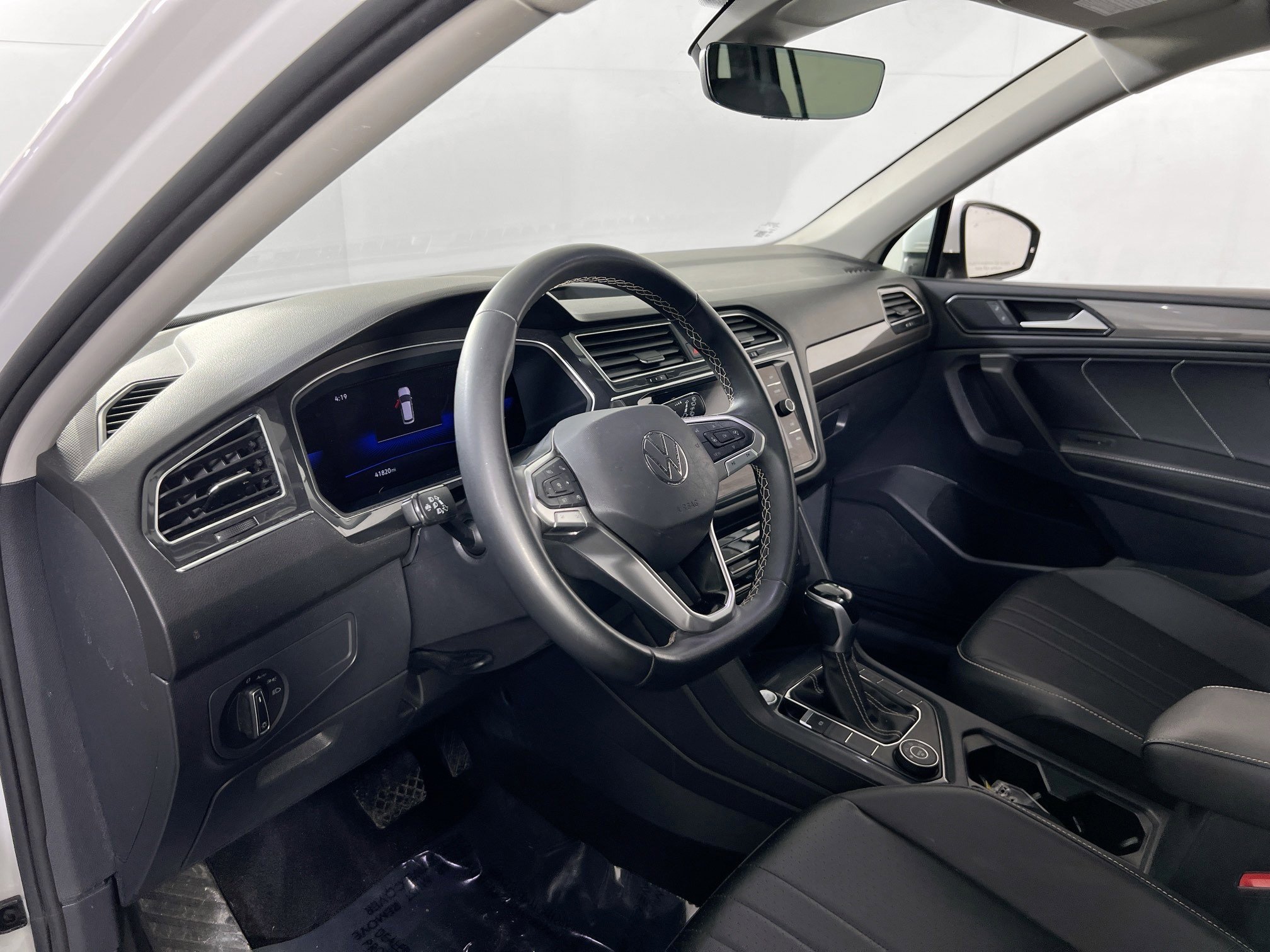 Used 2022 Volkswagen Tiguan SE AWD/4WD image 9