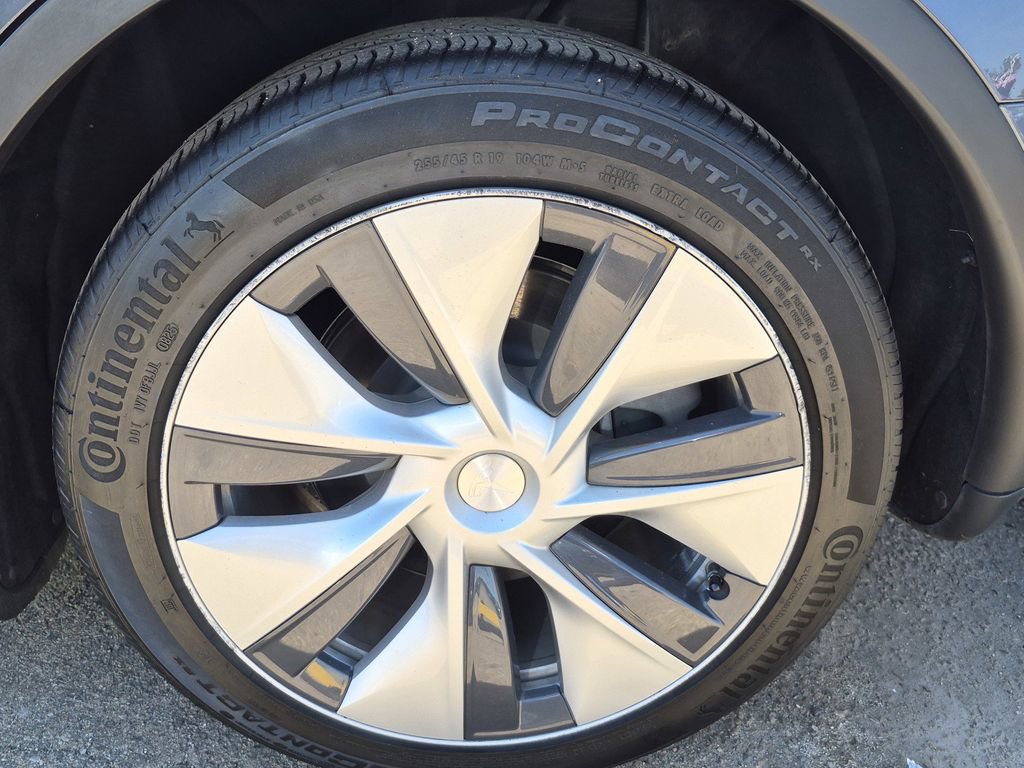 Used 2021 Tesla Model Y Long Range AWD/4WD image 14