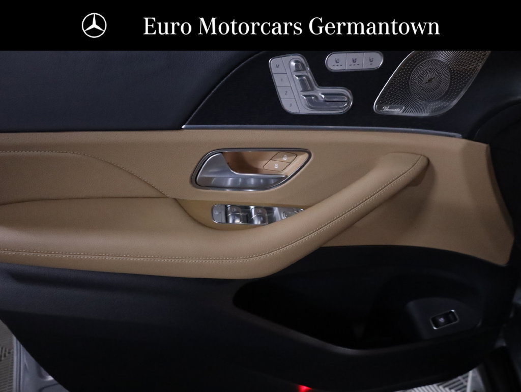 Used 2025 Mercedes-Benz GLS 450 4MATIC image 9