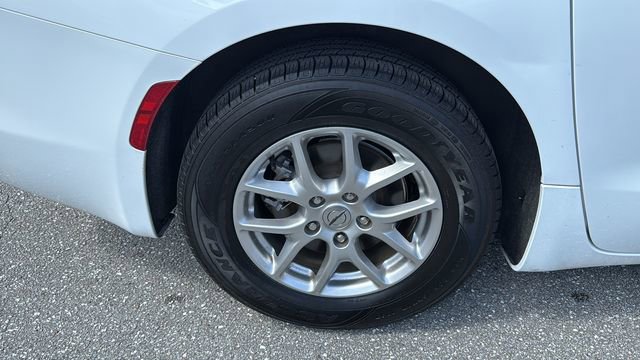 Used 2024 Chrysler Voyager LX image 11