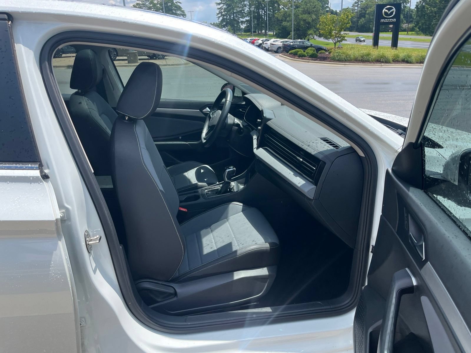 Certified 2025 Volkswagen Jetta SE FWD image 32