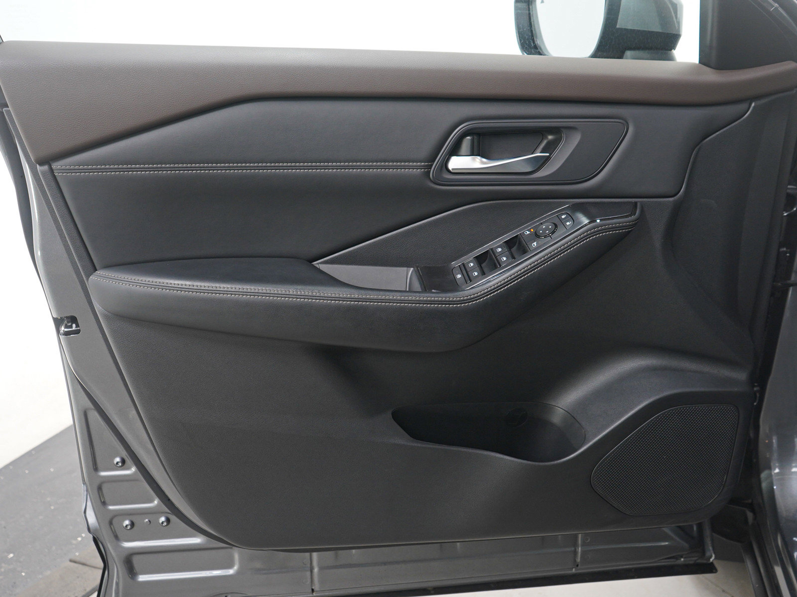 Used 2022 Nissan Rogue SV w/ SV Premium Package image 22