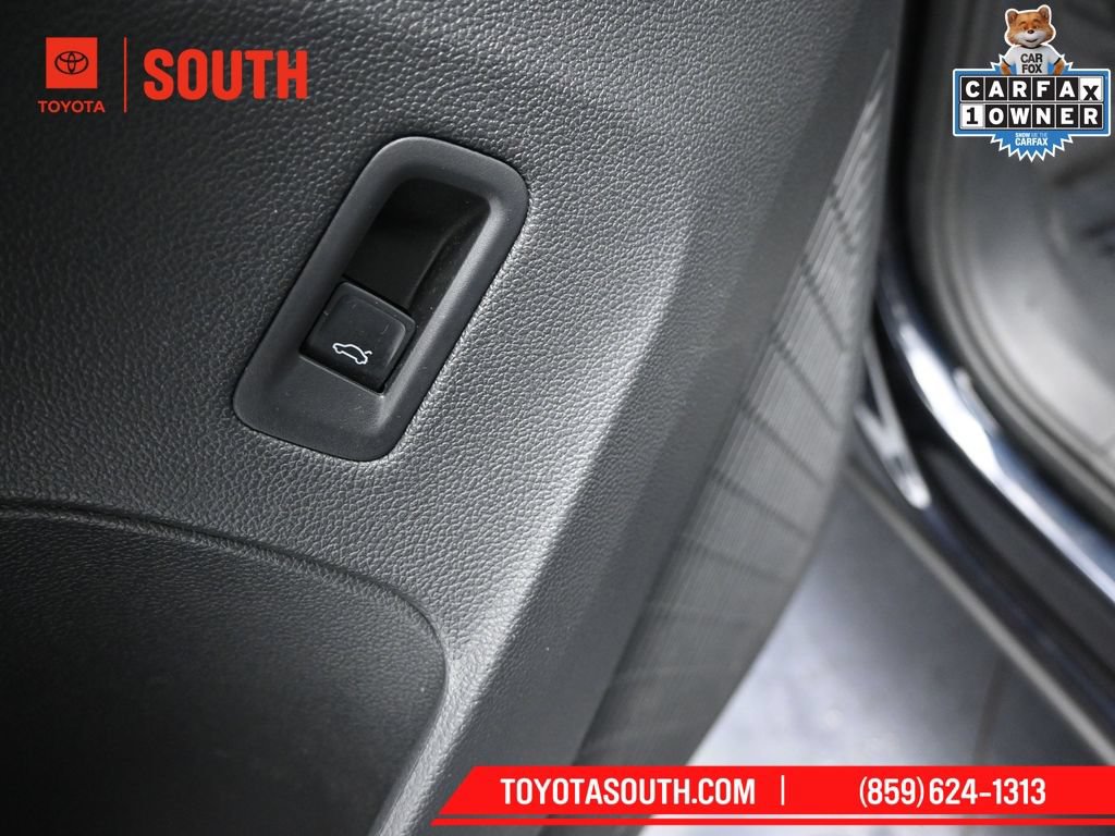 Used 2024 Volkswagen Atlas Cross Sport SE FWD image 21