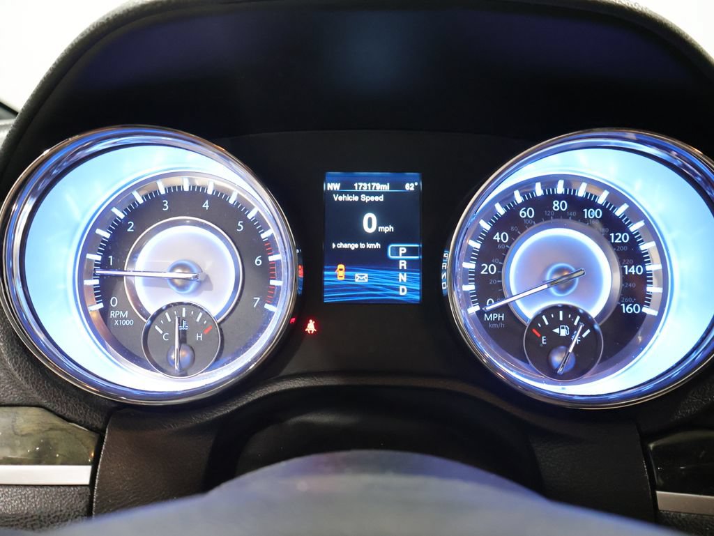 Used 2013 Chrysler 300 C AWD/4WD image 38