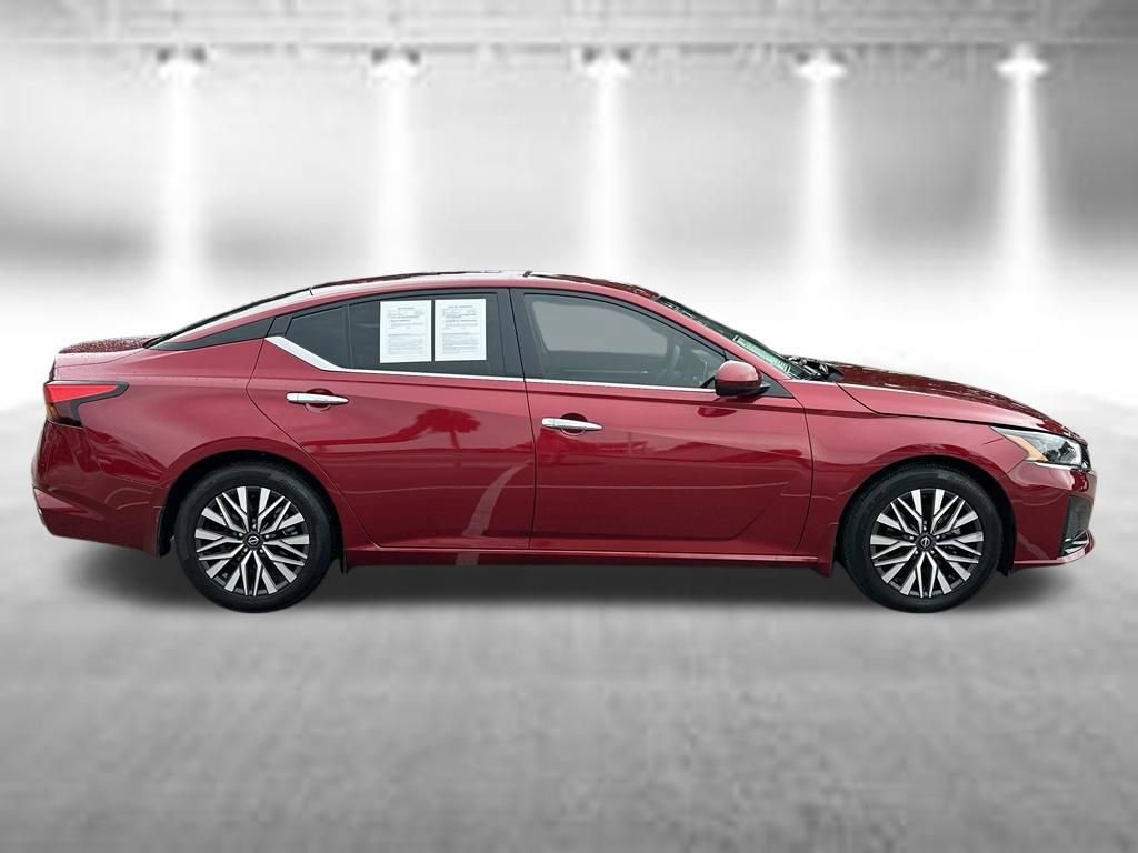 Certified 2023 Nissan Altima 2.5 SV FWD image 5