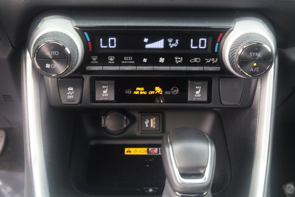 Used 2025 Toyota RAV4 XSE w/ Advanced Technology Package AWD/4WD image 16