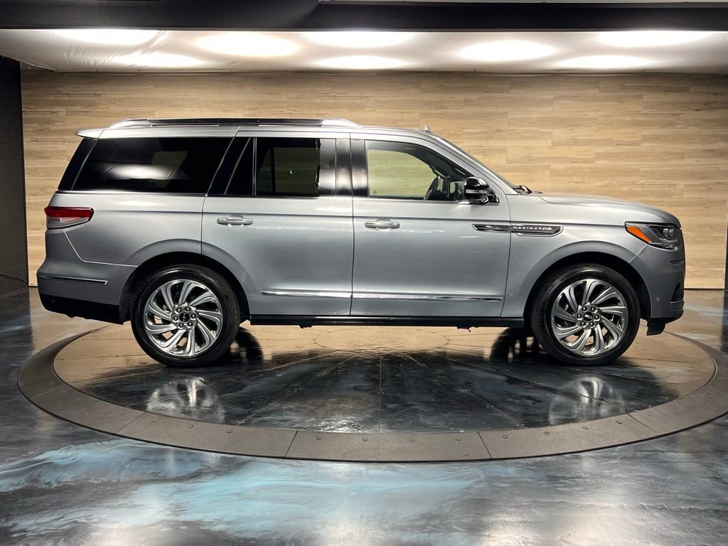 Used 2023 Lincoln Navigator Reserve AWD/4WD image 23