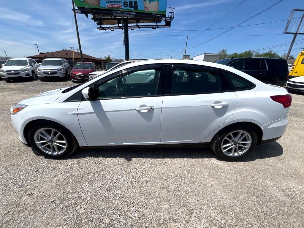 Used 2018 Ford Focus SE image 2