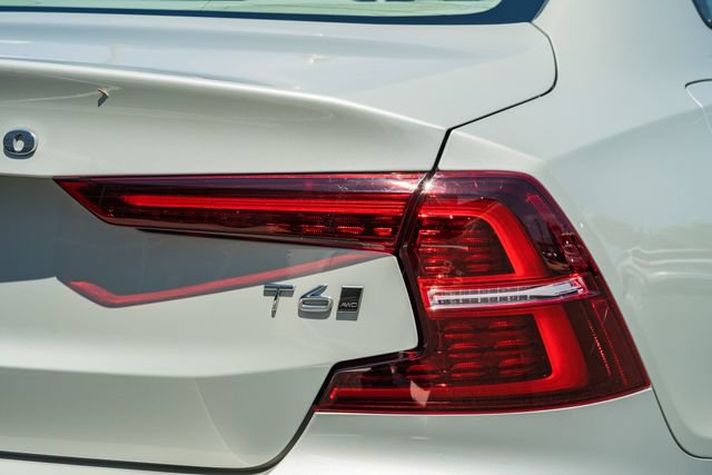 Used 2020 Volvo S60 T6 Momentum AWD/4WD image 7