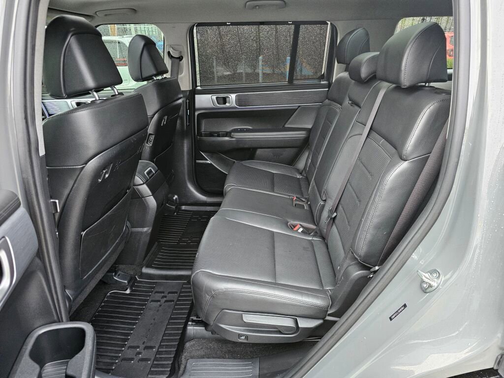 Used 2024 Hyundai Santa Fe Limited image 14