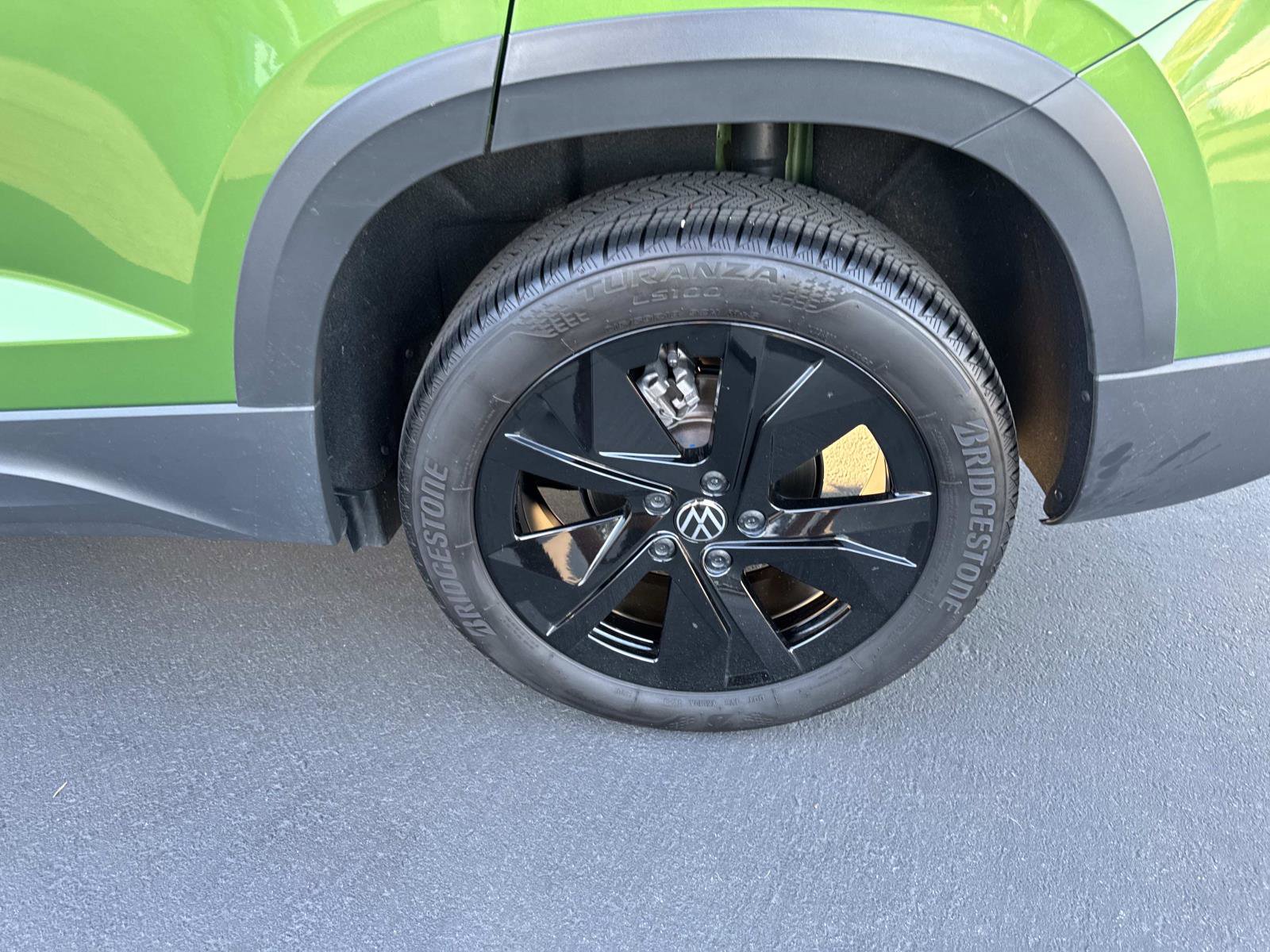 Certified 2025 Volkswagen Taos SE w/ Panoramic Sunroof Package image 6