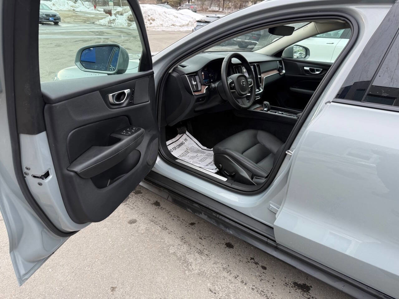 Used 2025 Volvo V60 B5 Cross Country Plus image 16
