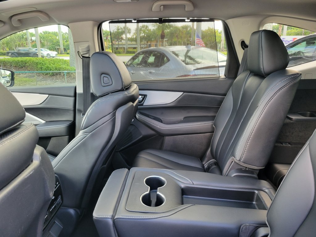 Used 2025 Acura MDX w/ Technology Package FWD image 12