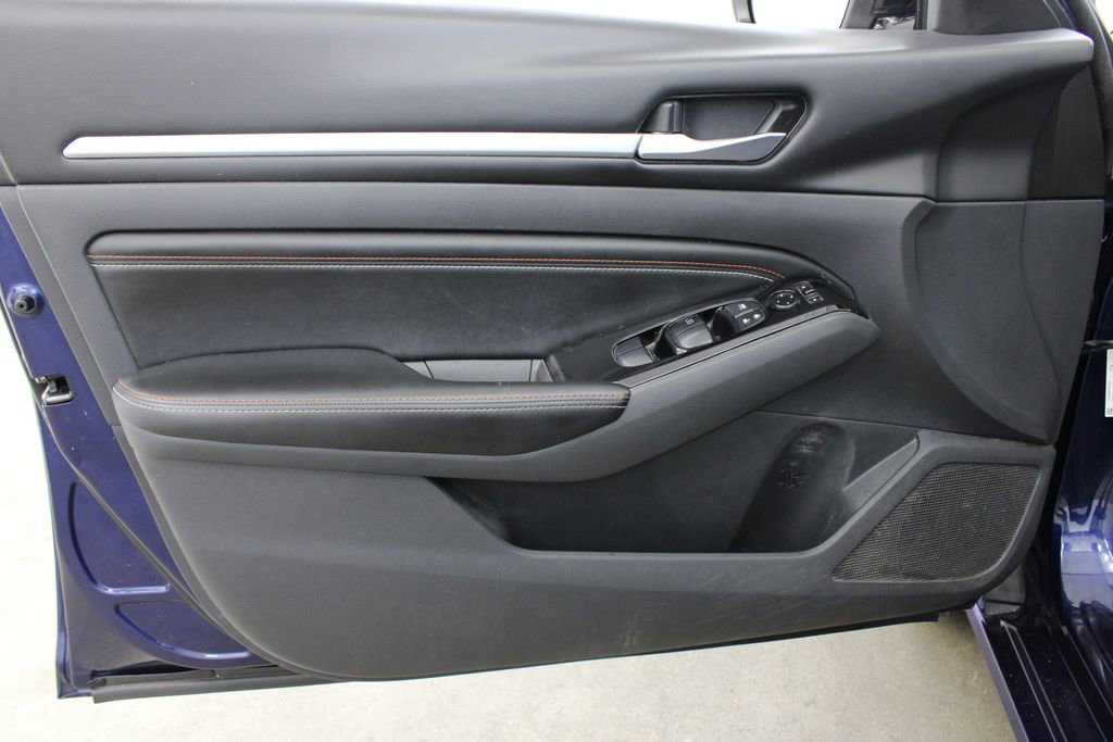 Used 2023 Nissan Altima 2.5 SR w/ SR Premium Package FWD image 17