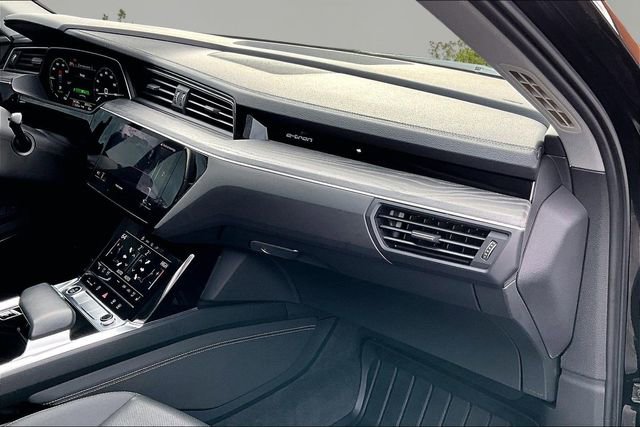 Used 2021 Audi e-tron Premium Plus w/ Premium Plus Package image 15