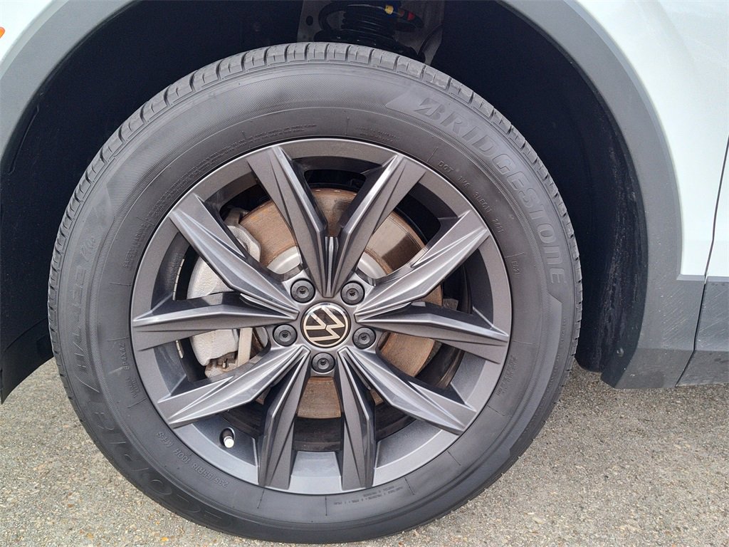 Used 2022 Volkswagen Tiguan SE image 19