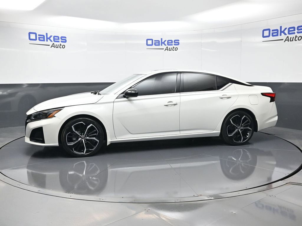 Used 2024 Nissan Altima 2.5 SR w/ SR Premium Package image 5