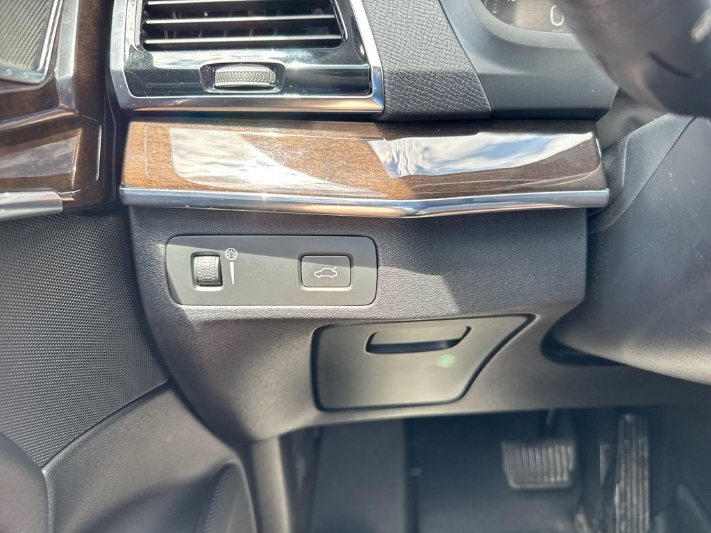 Used 2016 Volvo XC90 T6 Momentum AWD/4WD image 19