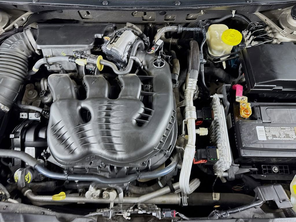 Used 2017 Jeep Cherokee Latitude w/ Comfort/Convenience Group image 38