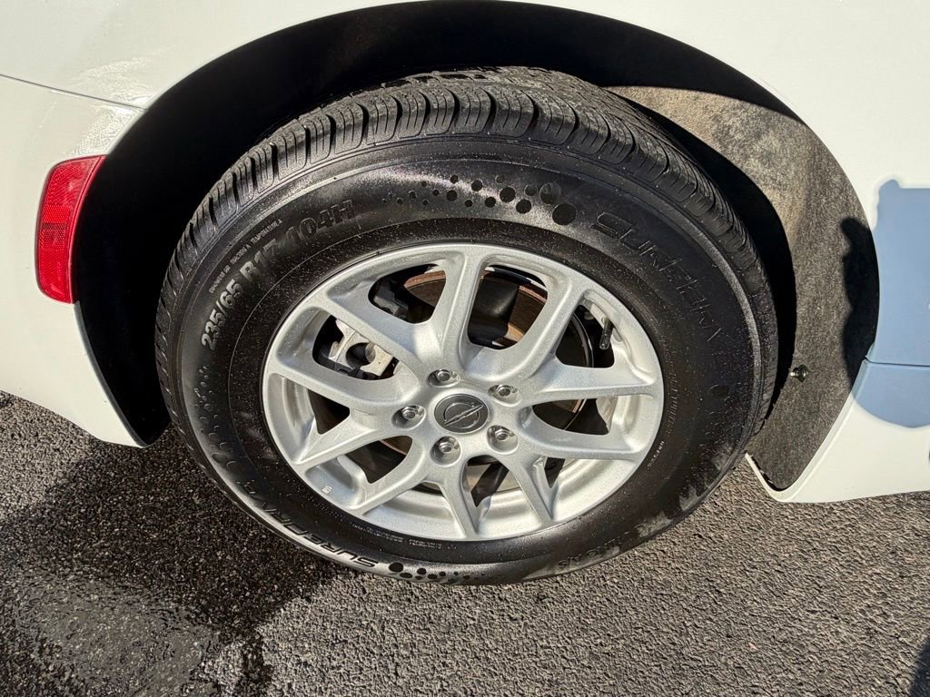 Used 2022 Chrysler Voyager LX image 15