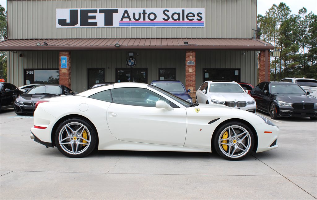 Used 2015 Ferrari California T RWD image 15