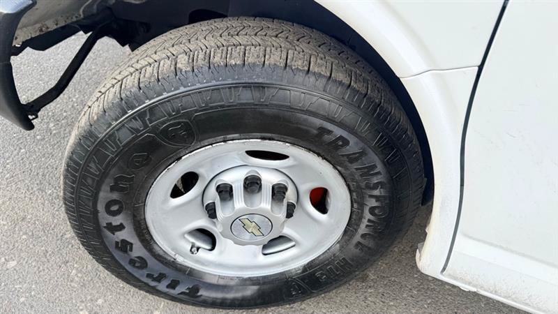 Used 2011 Chevrolet Express 2500 RWD image 34
