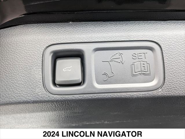 Used 2024 Lincoln Navigator Reserve image 31