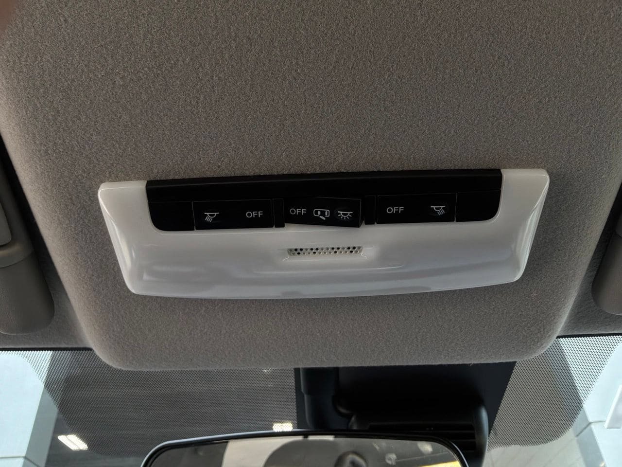 Used 2025 Nissan Versa SV FWD image 17