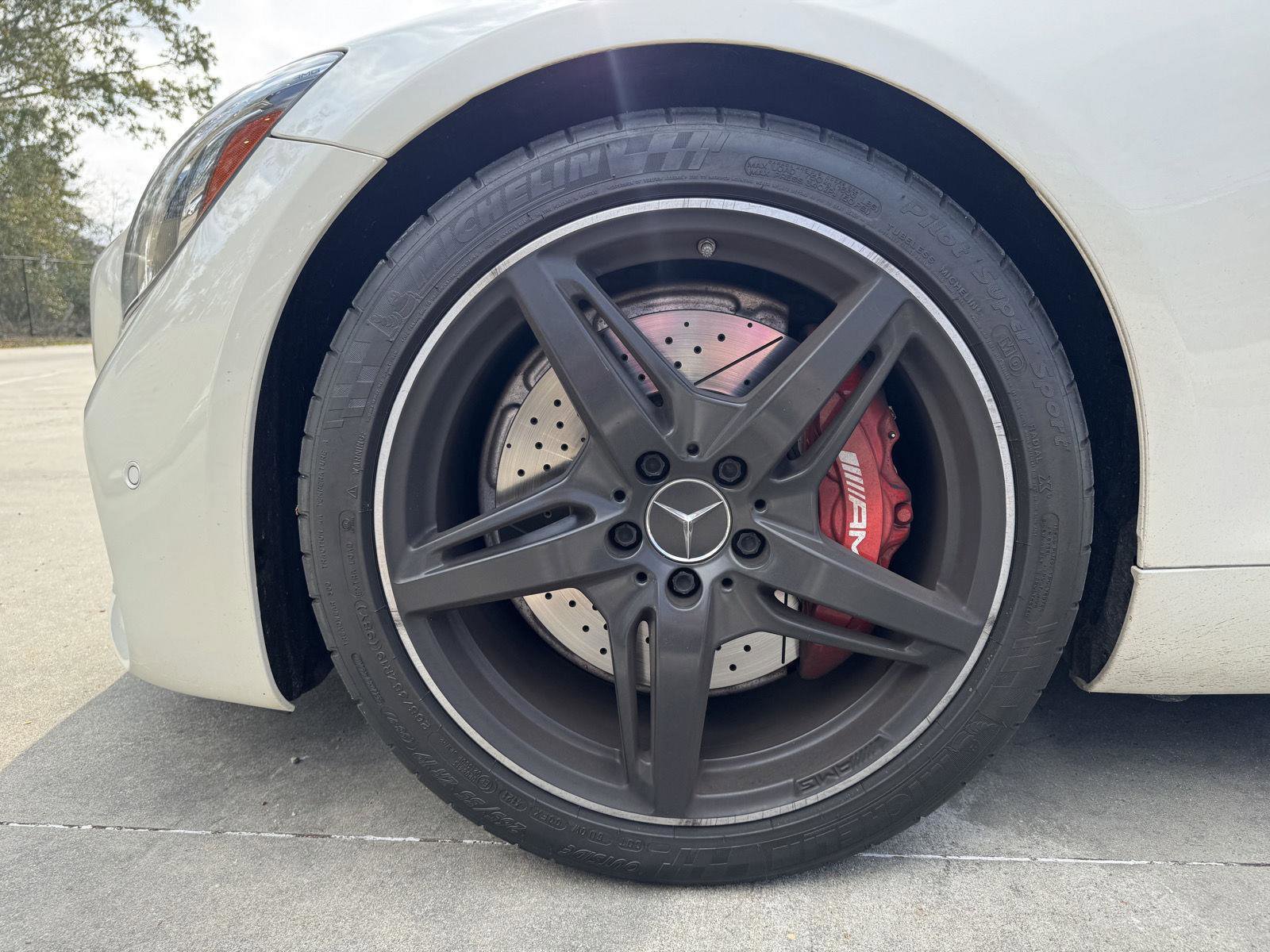 Used 2018 Mercedes-Benz AMG GT Roadster image 4