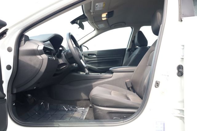 Used 2025 Nissan Altima 2.5 SV FWD image 11